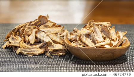 牛蒡，牛蒡茶，牛蒡幹，乾草本植物，牛蒡幹，根草本植物，根莖類食物，根茶，根茶，藥效，功效，草本植物 46724779