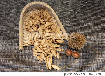 牛蒡，牛蒡茶，牛蒡幹，牛蒡幹，根莖類蔬菜，根草藥，根莖類食物，乾草藥，紫茶，草藥，功效，藥效 46724783