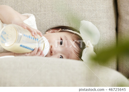 嬰兒，嬰兒，嬰兒，兒童，房子 46725645