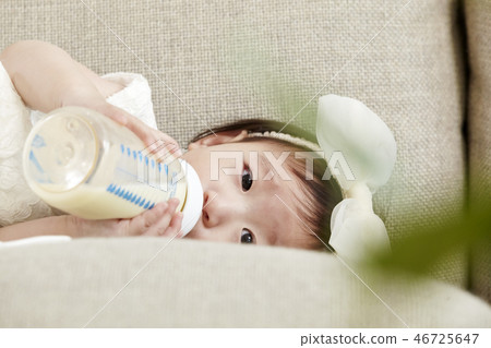 嬰兒，嬰兒，嬰兒，兒童，房子 46725647