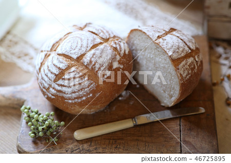 Wholemeal homemade bread 46725895