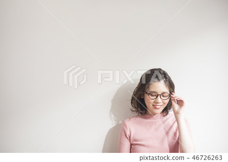 Girl with fashionable glasses 46726263