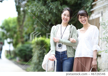 A woman to travel 46726546