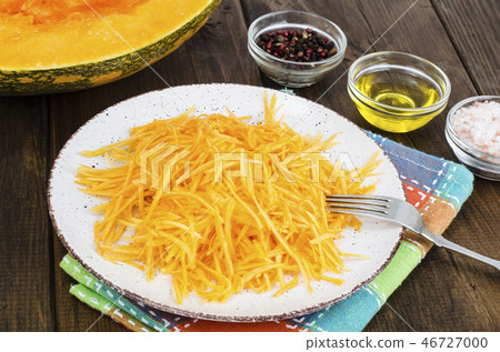 Vegetarian salad of fresh organic pumpkin, raw  46727000