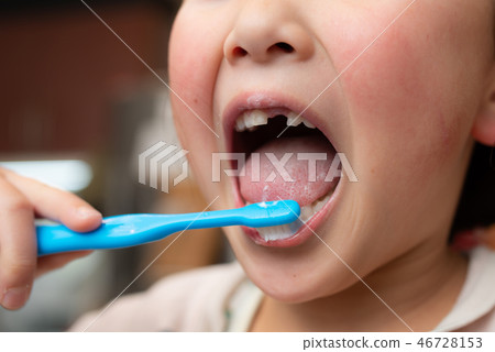 Teeth brushing child 46728153