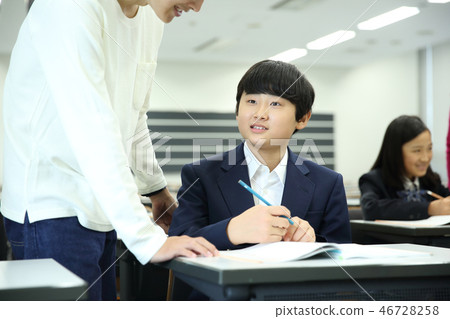 Junior high school students to study Junior high school students to study 46728258
