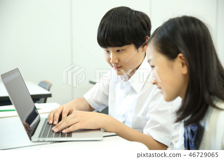 電腦和學生 46729065