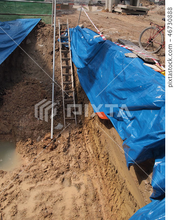 Temporary slope protection use the plastic sheet Temporary slope protection use the plastic sheet 46730888