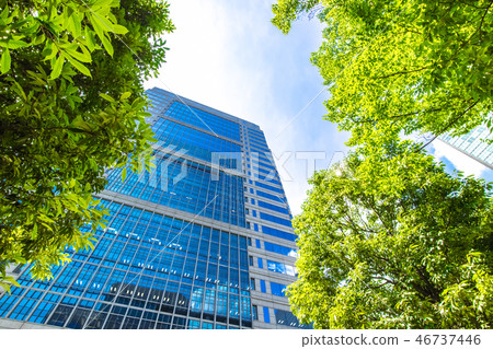 許多綠色辦公室街道風景 許多綠色辦公室街道風景 46737446