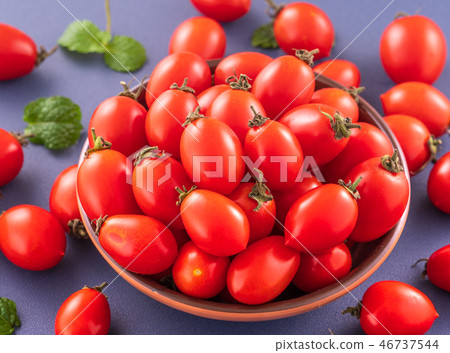 Small eggplant eggplant eggplant indigo background water fruit fresh cherry tomatoes cherry tomato 46737544