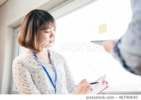 Businesswoman, office worker, meeting, businesswoman, young, business woman, announcement, reporting, casual 46740640