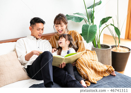 Family picture book child Family picture book child 46741311