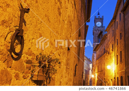 Piazza - streets of old town 46741866