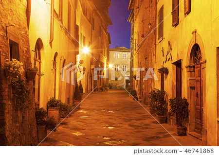 Piazza - streets of old town 46741868