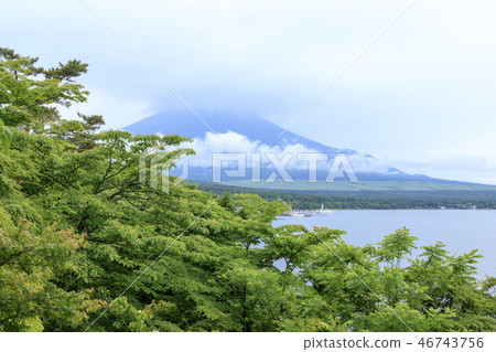 Lake Yamanaka　 46743756