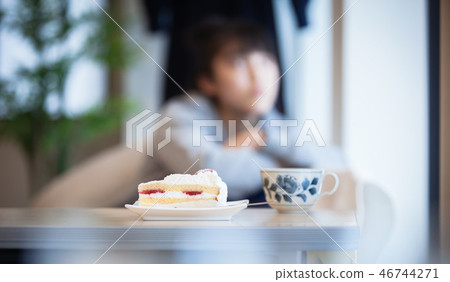 神經性厭食症中學高中女生 神經性厭食症中學高中女生 46744271