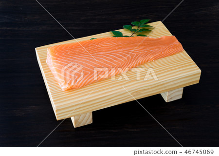 三文魚片 46745069