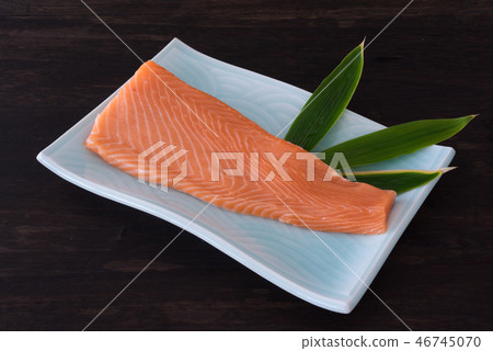 三文魚片 46745070