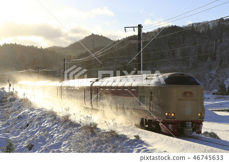 Sunrise Izumo running in the snowy scenery watermelon in the morning sun 46745633