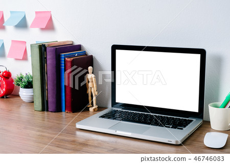 Mock up laptop with blank screen Mock up laptop with blank screen 46746083