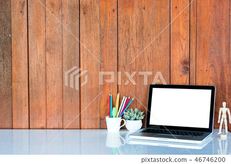 Mockup laptop computer with blank screen Mockup laptop computer with blank screen 46746200