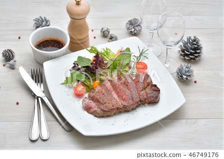 For Japanese black beef Japanese beef fillet (fillet) steak (raw meat). It is Kuroge Wagyu beef from Shizuoka Prefecture. 46749176