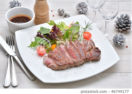 For Japanese black beef Japanese beef fillet (fillet) steak (raw meat). It is Kuroge Wagyu beef from Shizuoka Prefecture. 46749177