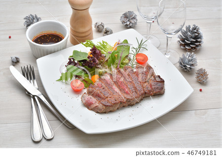 For Japanese black beef Japanese beef fillet (fillet) steak (raw meat). It is Kuroge Wagyu beef from Shizuoka Prefecture. 46749181