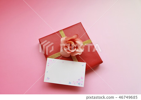帶有消息的禮物 46749685