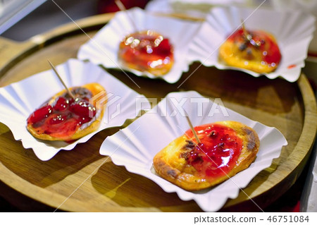 Grilled oscypek serving on white plates 46751084