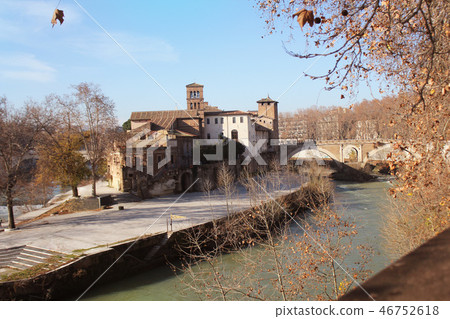 Tiberina Island (Isola Tiberina) on the river Tiber in Rome, Italy in autumn Tiberina Island (Isola Tiberina) on the river Tiber in Rome, Italy in autumn 46752618
