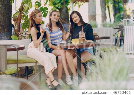 girls in cafe 46753405