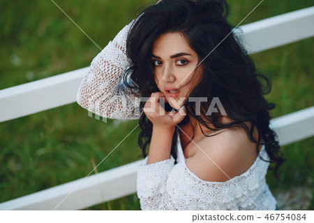 beatiful brunette 46754084