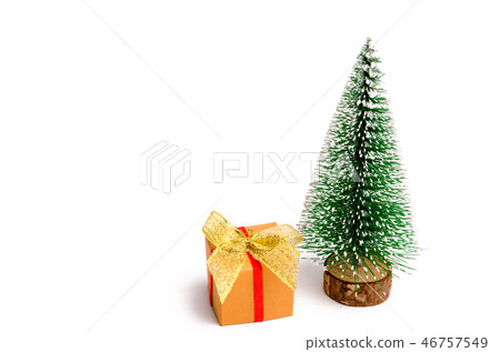 Christmas tree ready to decorating with present  46757549