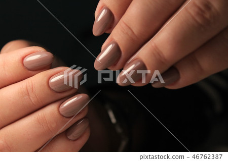 Manicure design nails varnish changes color. Termo Manicure design nails varnish changes color. Termo 46762387