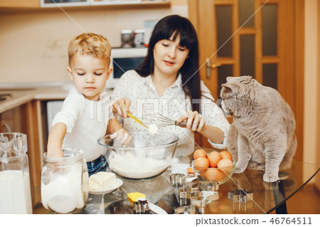 mother with son 46764511