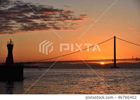 Akashi Ohashi第一個日出視圖從Akashi漁港的 46766402