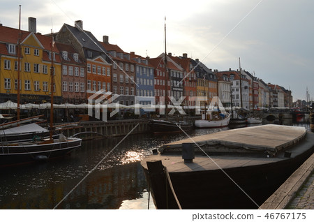 Denmark, Copenhagen, Nyhavn in the morning 46767175