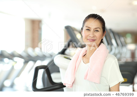 Fifties woman going to the gym Fifties woman going to the gym 46769399