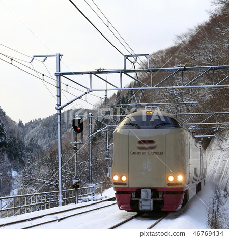 運行多雪的西瓜線的日出出雲 46769434