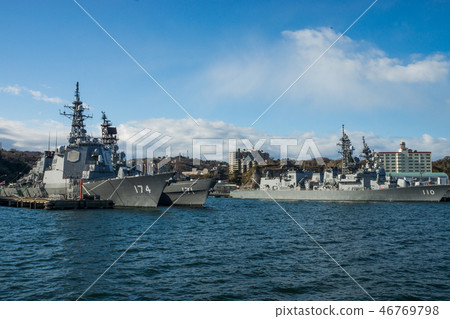 Cross the military port 46769798