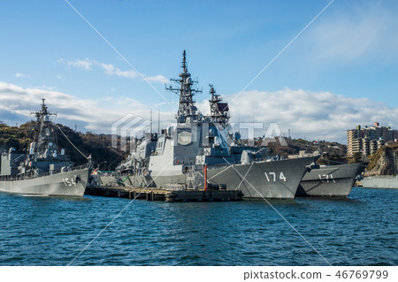 Cross the military port 46769799