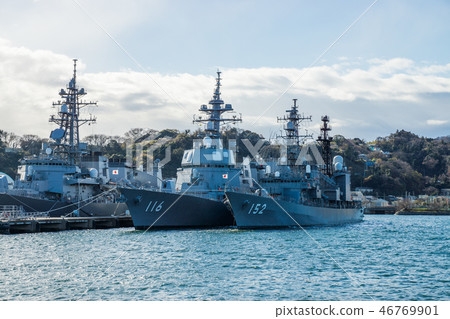 Cross the military port Cross the military port 46769901