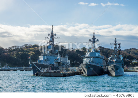 Cross the military port 46769905