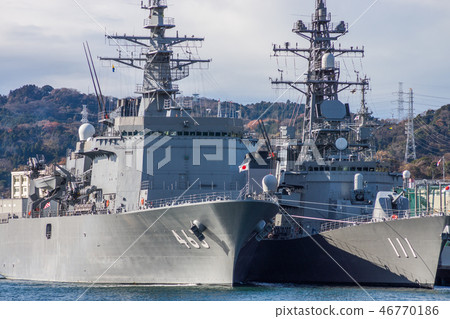 Cross the military port 46770186