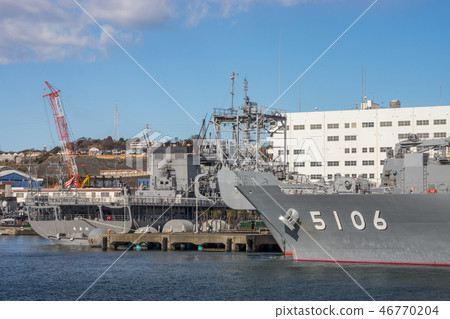 Cross the military port 46770204