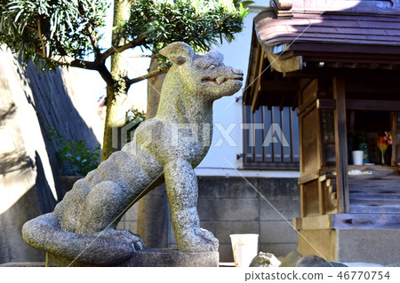 Acupuncture statue of the shrine entrance 46770754