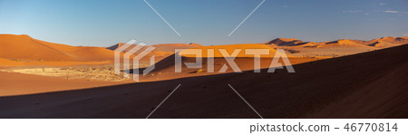 Dead Vlei landscape in Sossusvlei, Namibia 46770814