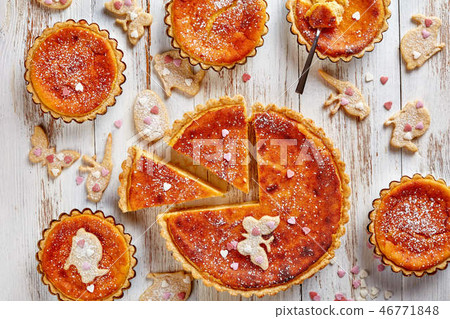 Swiss sweet Tarts sprinkled with powdered sugar 46771848