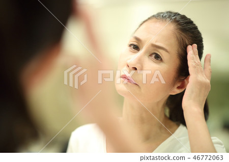 50s women doing hair care 50s women doing hair care 46772063